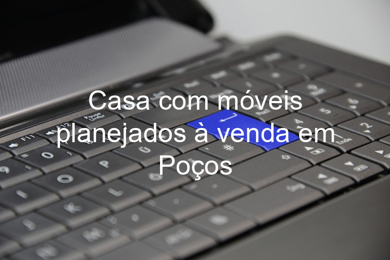 Casa com móveis planejados à venda em Poços